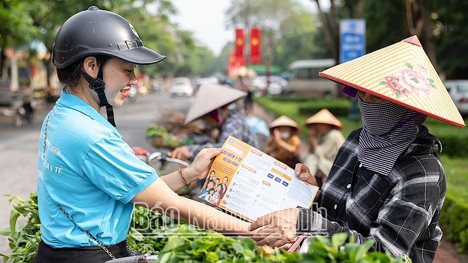 Ra quân hưởng ứng Tháng vận động, triển khai bảo hiểm xã hội toàn dân