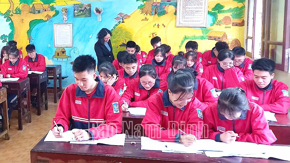 Đổi mới dạy học và kiểm tra đánh giá theo định hướng tiếp cận năng lực học sinh