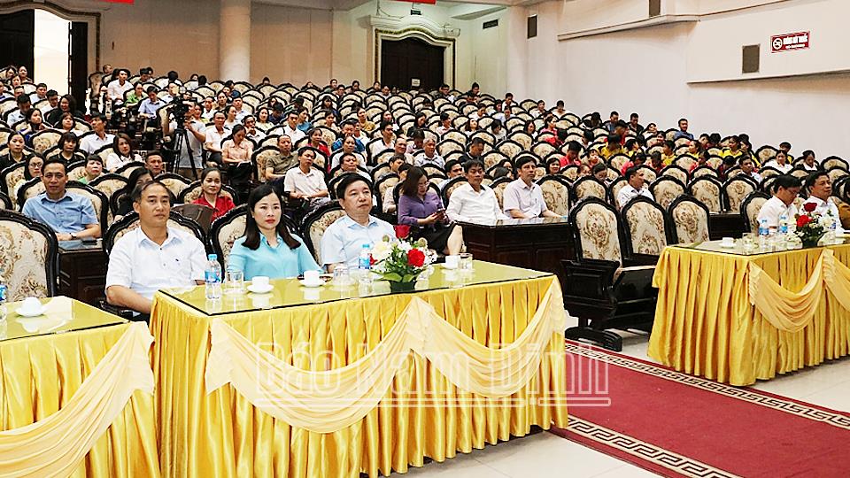 Hội nghị chuyên đề "Xây dựng và phát triển văn hoá, con người Việt Nam đáp ứng yêu cầu phát triển bền vững đất nước"