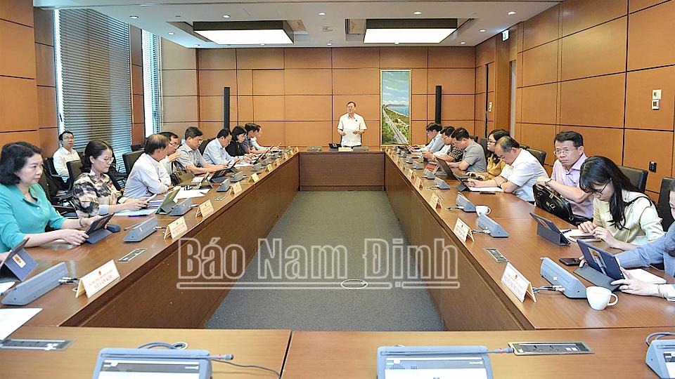 Đoàn đại biểu Quốc hội tỉnh Nam Định thảo luận tại tổ