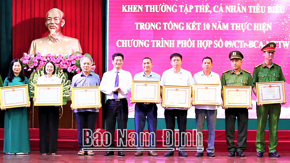 Tiếp tục đẩy mạnh chương trình phối hợp toàn dân bảo vệ an ninh Tổ quốc