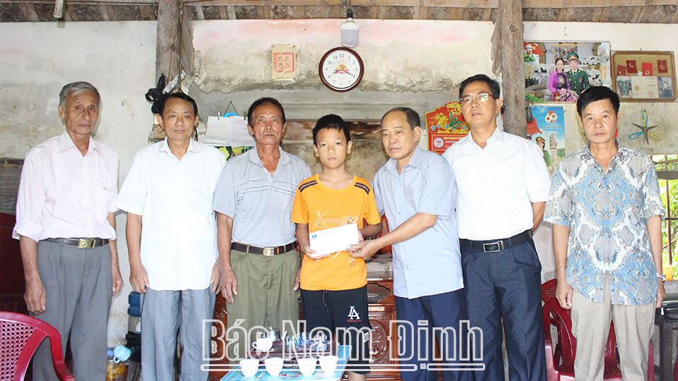 Nặng sâunghĩa tình đồng đội