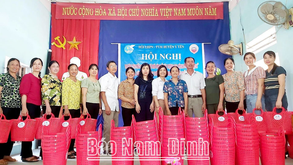 Phong trào xây dựng gia đình“5 không, 3 sạch” của phụ nữ Ý Yên