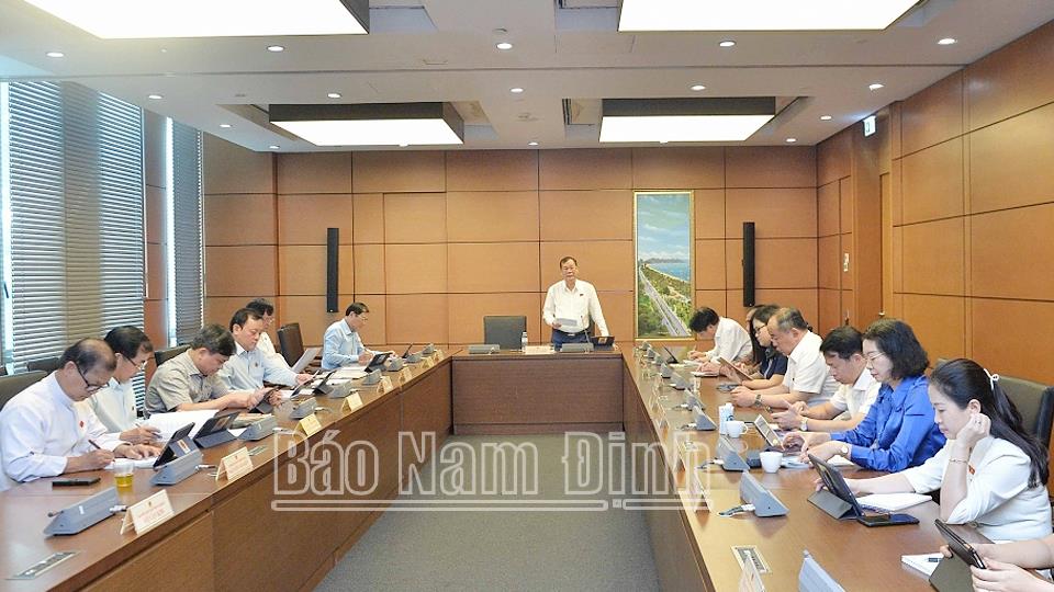 Đoàn đại biểu Quốc hội tỉnh thảo luận tại tổ