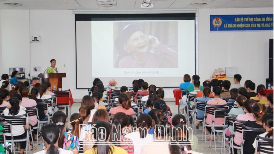 Đẩy mạnh tuyên truyền, phổ biến pháp luật,ngăn chặn tệ nạn xã hội trong công nhân lao động