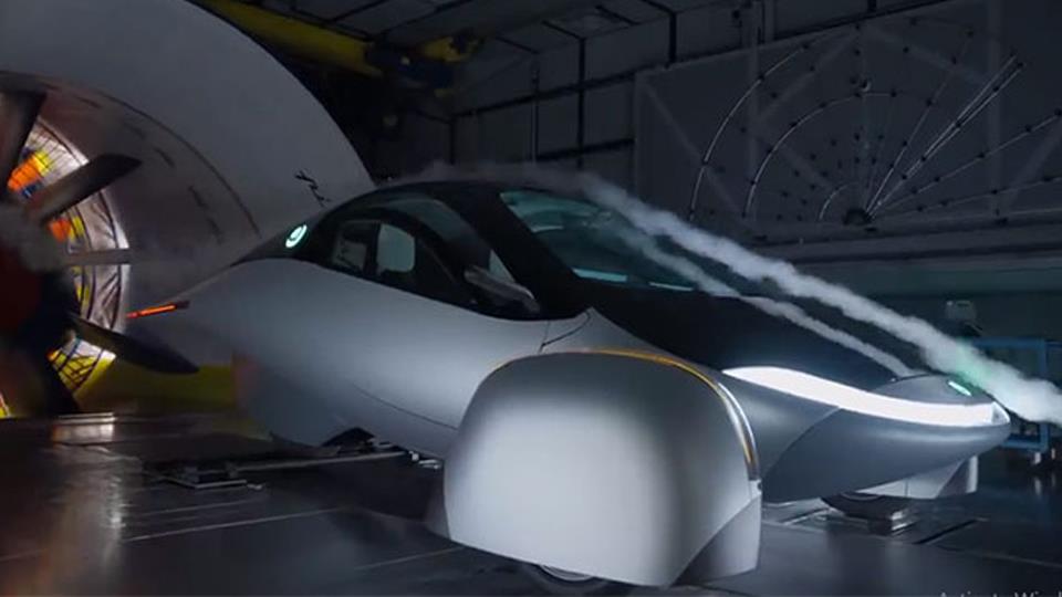 Thử nghiệm xe điện năng lượng Mặt trời trong hầm gió