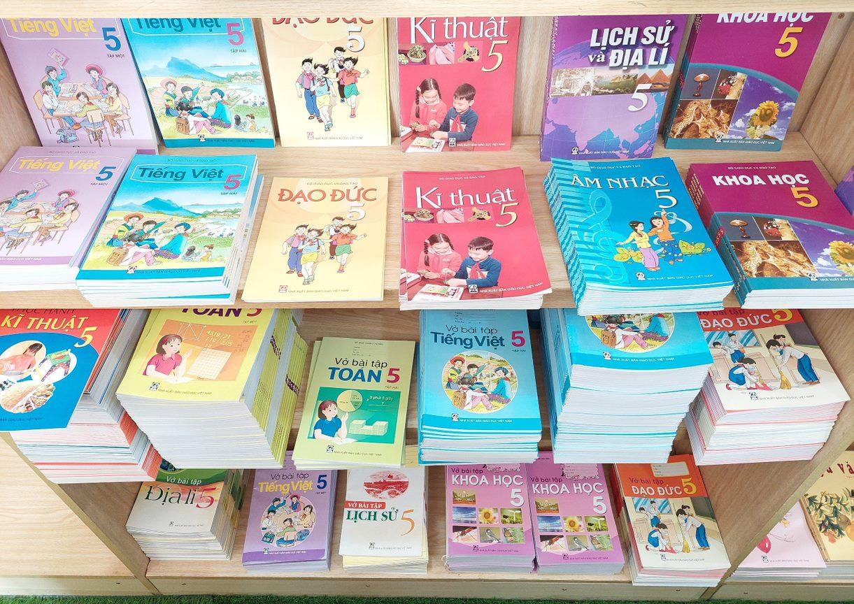 Đảm bảo cung ứng đủsách giáo khoa mới trước ngày 15-8