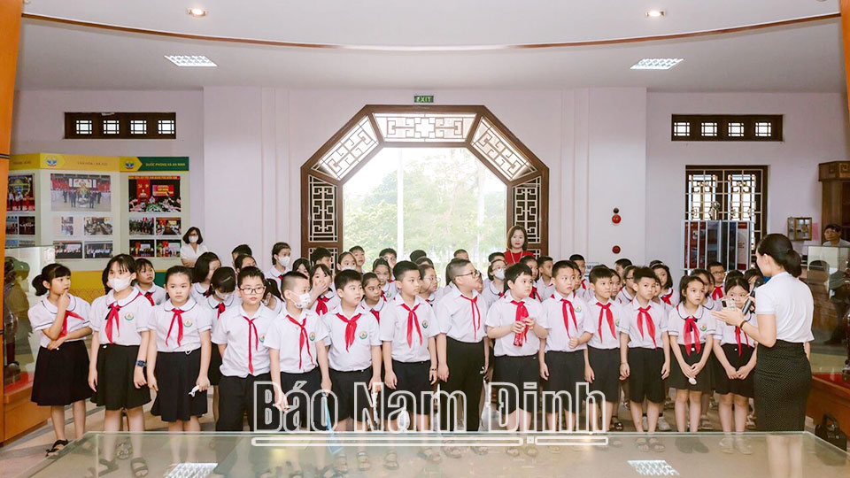 Tác phẩm tham dự giải báo chí Búa Liềm vàng lần thứ VIII-2023: Khơi dậy niềm tự hào về truyền thống cách mạng quê hương - Kỳ II: Đổi mới công tác giáo dục lịch sử Đảng