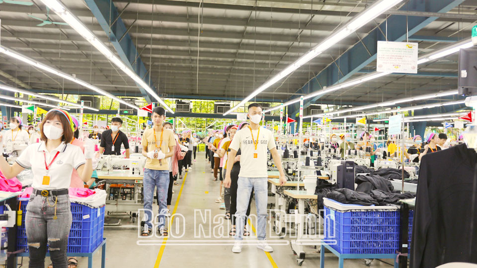 Phát huy vai trò của tổ chức công đoàntrong thực hiện quy chế dân chủ ở cơ sở