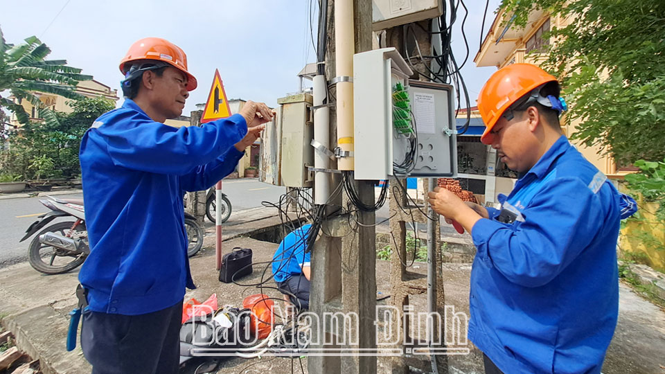 VNPT Nam Định hỗ trợ thuê bao di động nâng cấp,sử dụng thiết bị công nghệ thông minh