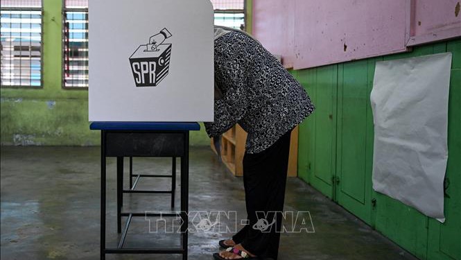 Liên minh cầm quyền ở Malaysia duy trì ổn định