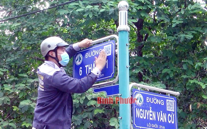 Bình Phước: Gắn 154 mã QR code trên biển tên đường