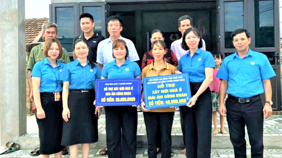 Bàn giao nhà ở “Mái ấm Công đoàn” cho công nhân lao động