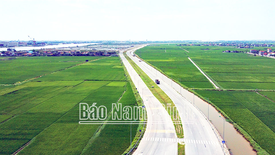 Thiết lập tiền đề vững chắc cho mục tiêutrở thành tỉnh khá của cả nước