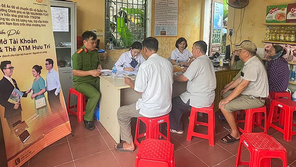 LPBank Nam Định tích cực triển khai dịch vụ thanh toán số tới người hưu trí