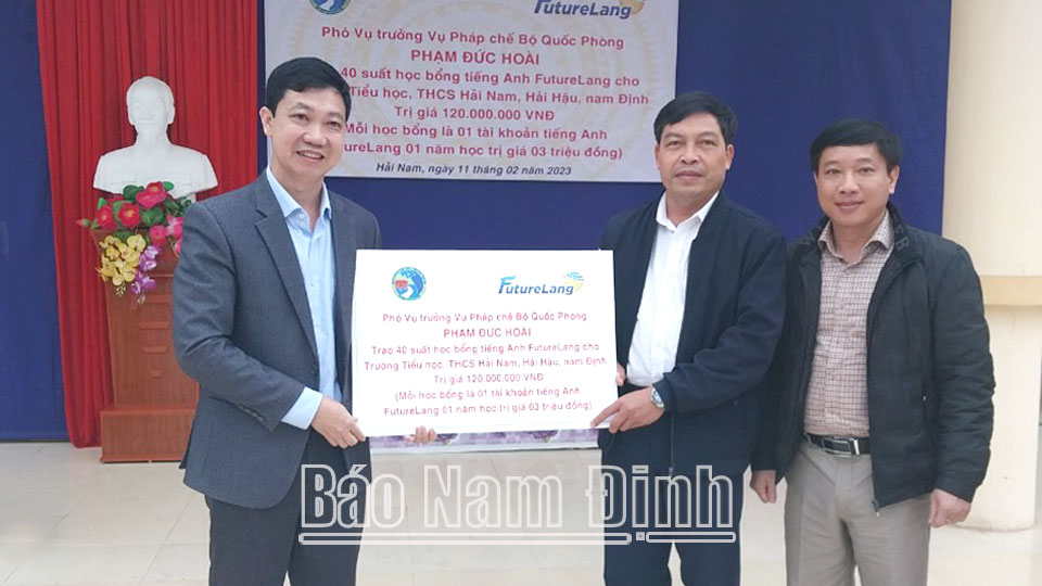 Tấm lòng những người con xa quêvới sự nghiệp giáo dục