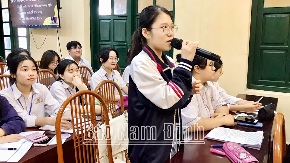 Lựa chọn tổ hợp môn học cho học sinh lớp 10:còn nhiều băn khoăn