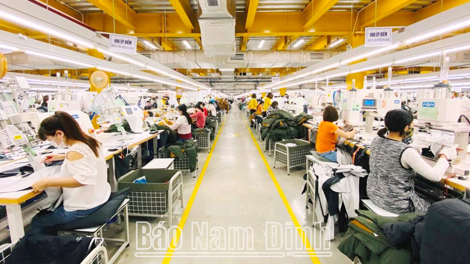 Xây dựng nông thôn mới gắn với giảm nghèo bền vững ở Ý Yên