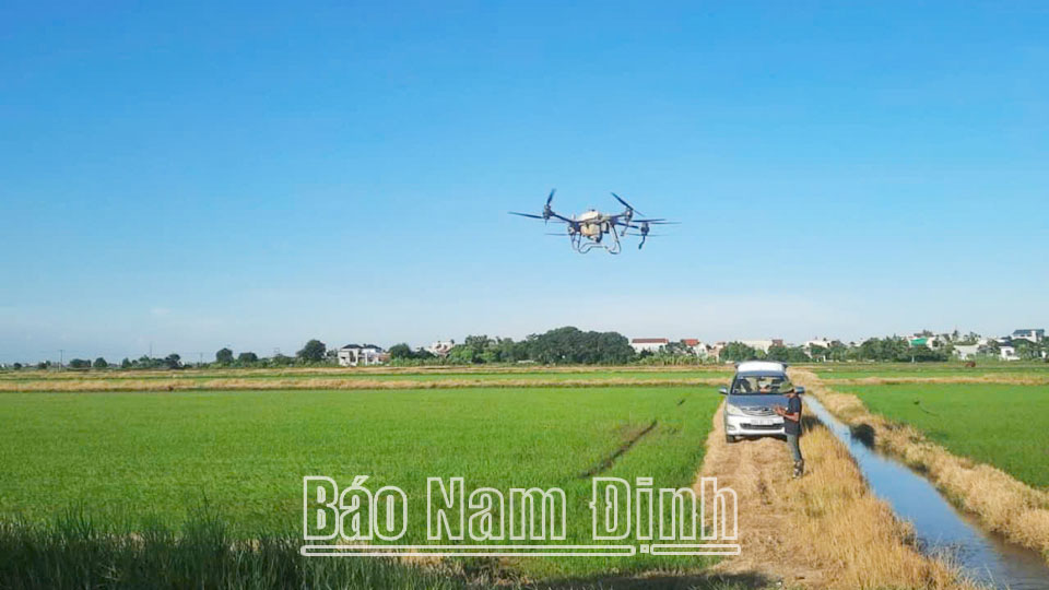 Hỗ trợ nông dân ứng dụngchuyển đổi số trong sản xuất