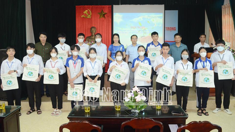 Tuyên truyền hưởng ứng Chiến dịch “Làm cho thế giới sạch hơn”