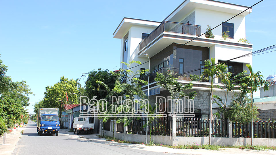 Nông dân Ý Yênlàm theo Bác