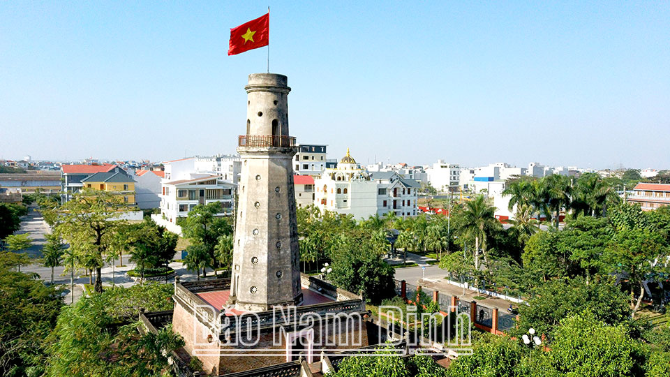 Mùa Thu phấp phới cờ sao...