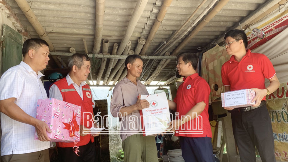 Chung tay thực hiệncác hoạt động nhân đạo, từ thiện