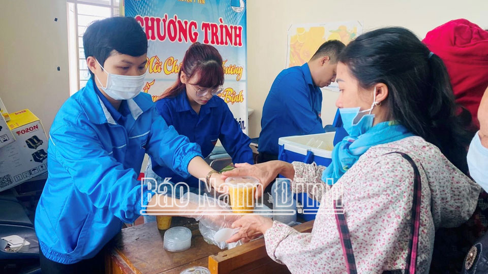 Đoàn Thanh niên thị trấn Lâm xung kích tình nguyện vì cuộc sống cộng đồng