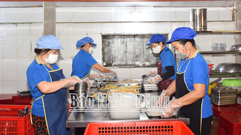 Đảm bảo an toàn thực phẩm tại bếp ăn trường học