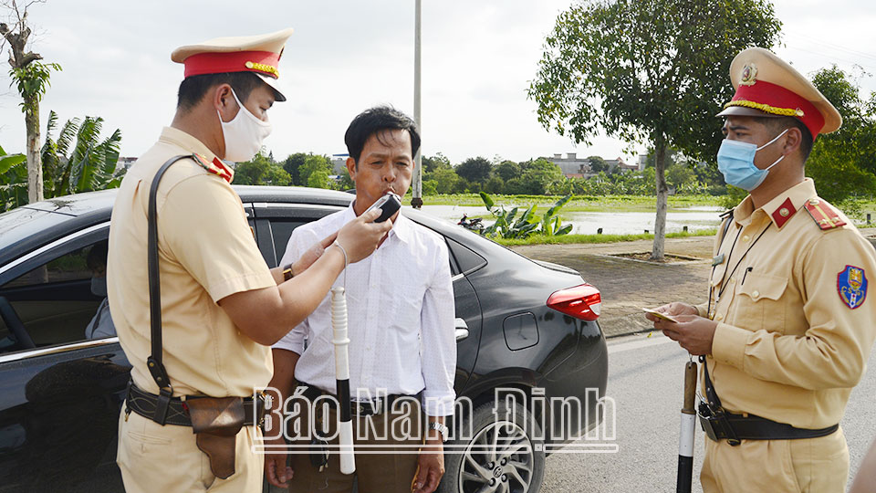 Tác phẩm tham dự Giải Báo chí Búa liềm vàng lần thứ VIII-2023: Đảng bộ Phòng Cảnh sát giao thông – Công an tỉnh Nam Định lãnh đạo hoàn thành tốt nhiệm vụ chính trị được giao