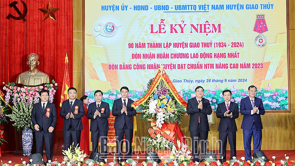 Huyện Giao Thủy kỷ niệm 90 năm thành lập, đón nhận Huân chương Lao động hạng Nhất và Bằng công nhận huyện đạt chuẩn nông thôn mới nâng cao