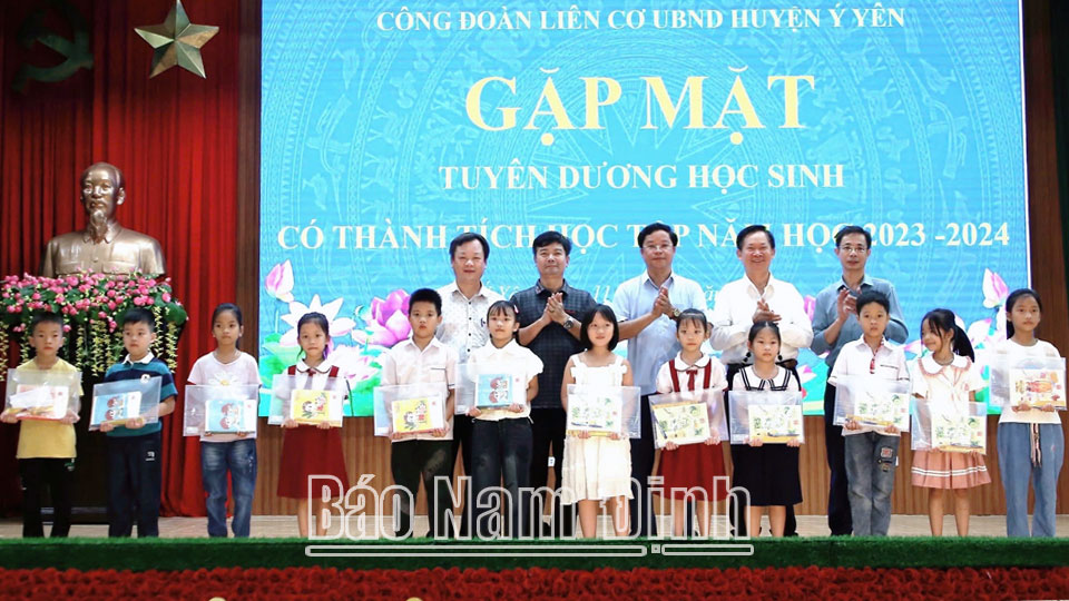 Liên đoàn Lao động huyện Ý Yênchăm lo, bảo vệ quyền lợi cho người lao động