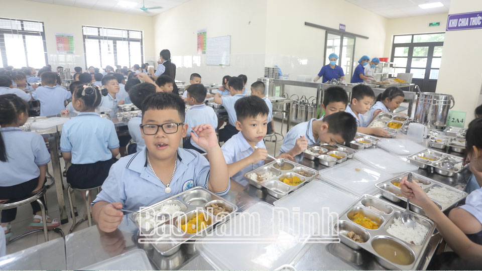 Phối hợp chăm locông tác y tế trường học