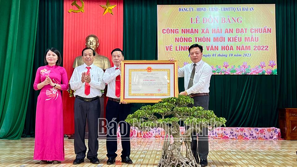 Xã Hải An đón Bằng công nhận đạt chuẩn nông thôn mới kiểu mẫu