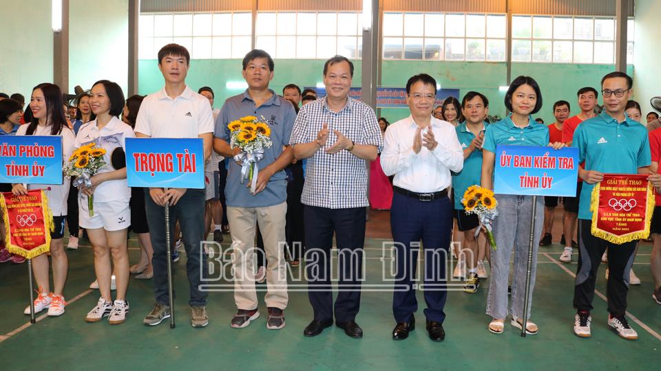 Khai mạc Giải thể thao chào mừng Ngày truyền thống các Ban Đảng và Văn phòng cấp ủy năm 2023