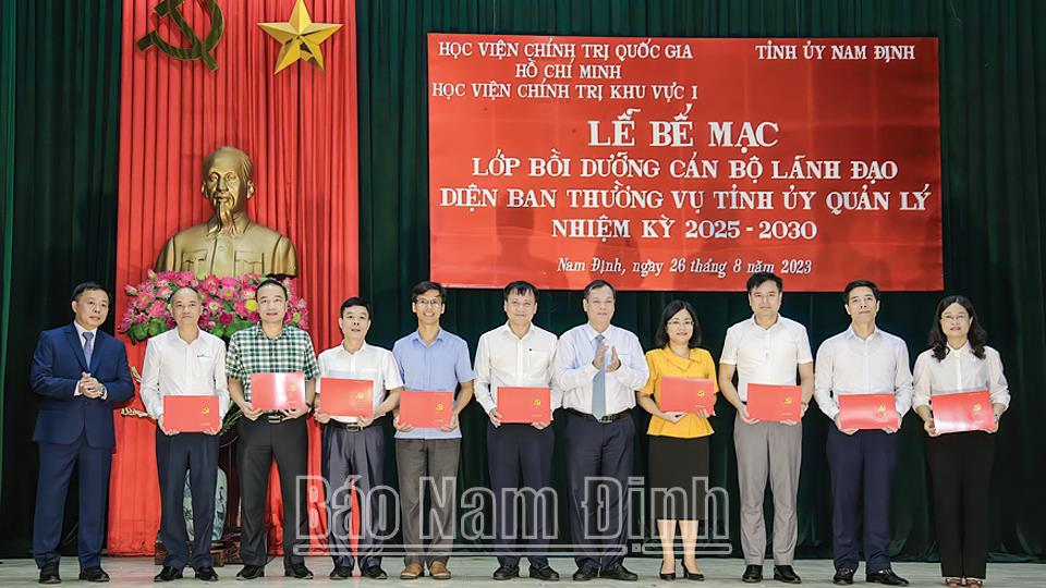 Tác phẩm tham dự giải báo chí búa liềm vàng lần thứ VIII-2023: Quan tâm xây dựng đội ngũ cán bộ đáp ứng yêu cầu trong giai đoạn mới
