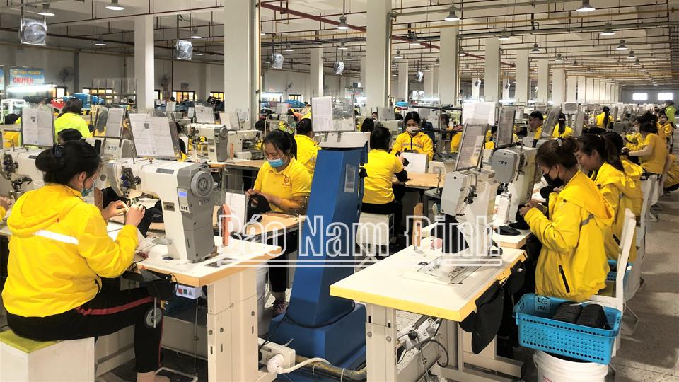 Tác phẩm tham dự giải báo chí búa liềm vàng lần thứ VIII-2023: Phát triển Đảng trong công nhân, viên chức, lao động