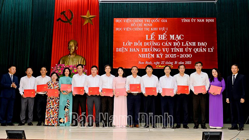 Bế mạc lớp bồi dưỡng cán bộ lãnh đạo diện Ban TVTU quản lý