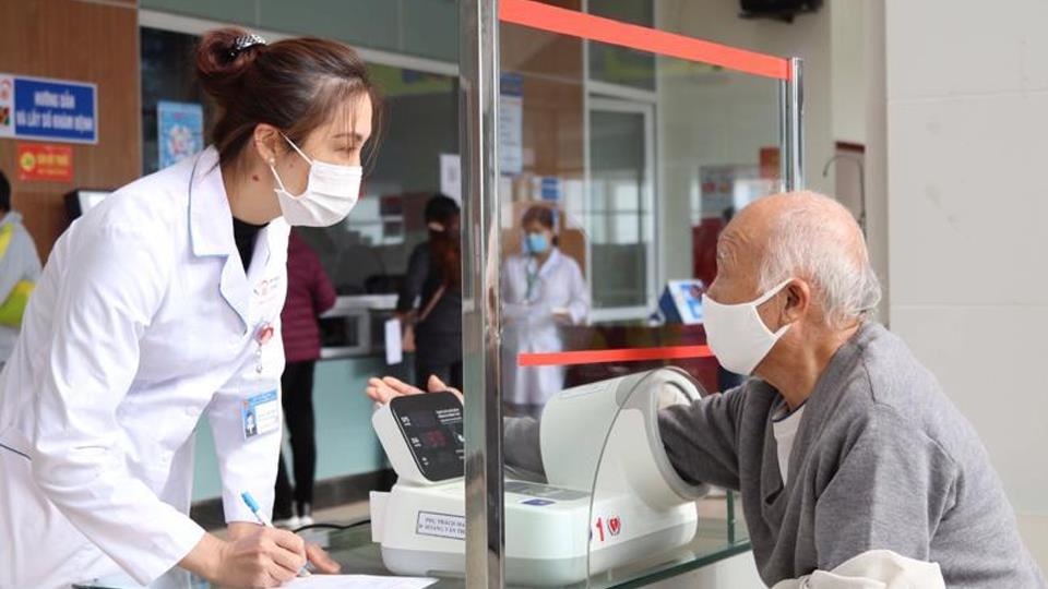 Hướng dẫn chi phí điều trị khi COVID-19 chuyển sang nhóm B