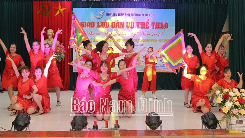 Giao lưu dân vũ thể thao