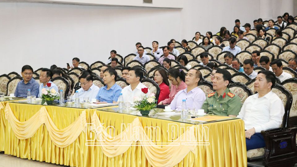 Tập huấn triển khai Luật Phòng, chống bạo lực gia đình cho cán bộ văn hoá toàn tỉnh