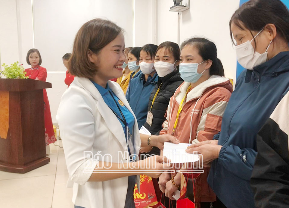 Công nhân, viên chức, lao động Nghĩa Hưngthi đua lao động, sáng tạo