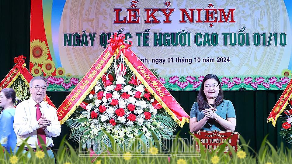 Câu lạc bộ Thiên Trường kỷ niệm Ngày Quốc tế Người cao tuổi