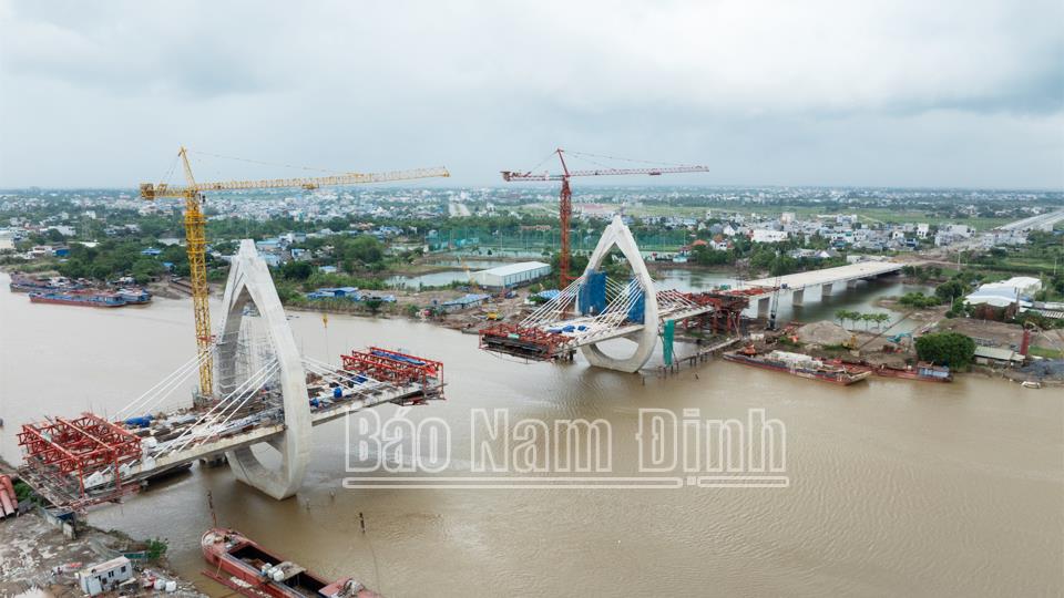 Khẩn trương thi công các hạng mục xây dựng cầu qua sông Đào