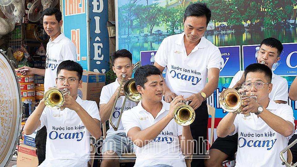 Độc đáo nhạc kèn cổ động