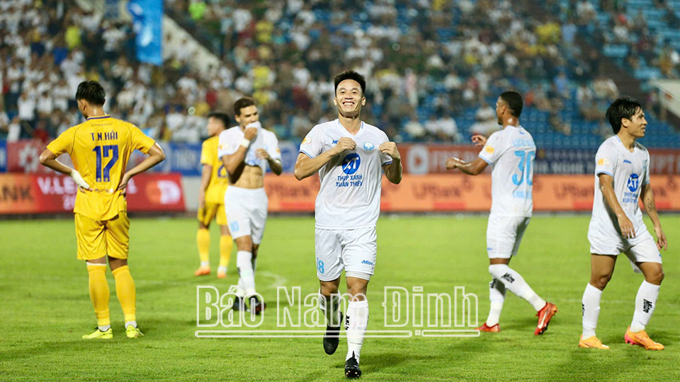 Chủ nhà Thép Xanh Nam Định thắng đậm CLB Sông Lam Nghệ An với tỉ số 4-1