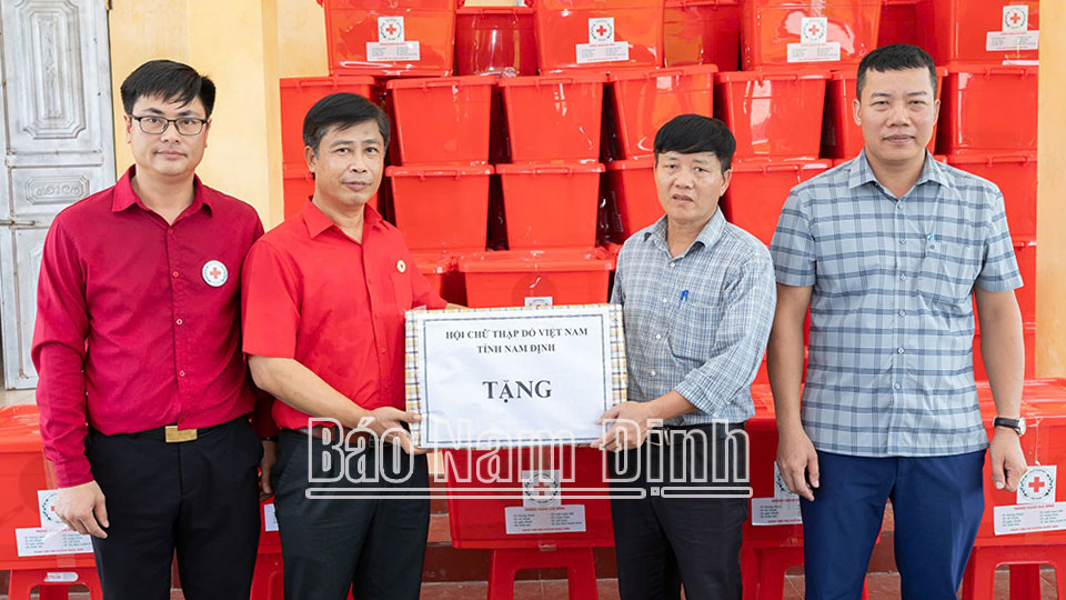 Phát huy vai trò của tổ chức Hội Chữ thập đỏtrong các hoạt động cứu trợ nhân đạo đột xuất