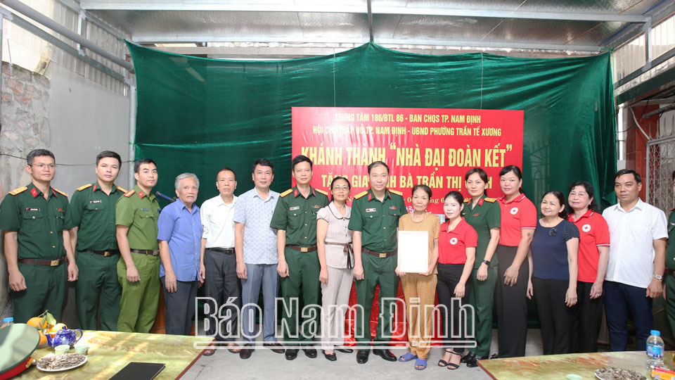 Lực lượng vũ trang tỉnhquan tâm, chăm lo gia đình chính sách, người có công