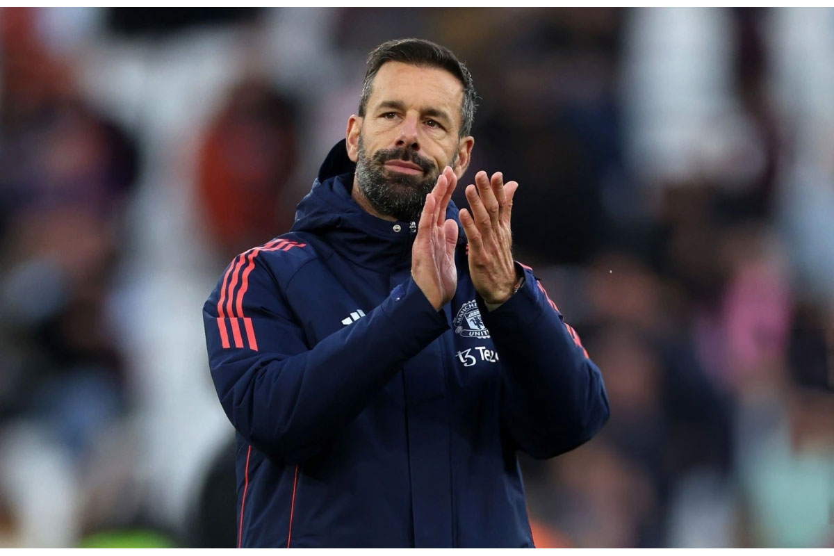 MU sắp có HLV "xịn", Van Nistelrooy chỉ dẫn dắt 1 trận?