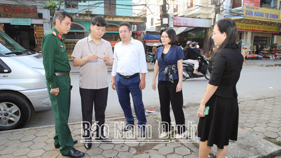 Thường trực HĐND tỉnh khảo sát việc chỉnh trang mạng cáp viễn thông và các vị trí có hạ tầng sử dụng chung trên địa bàn thành phố Nam Định
